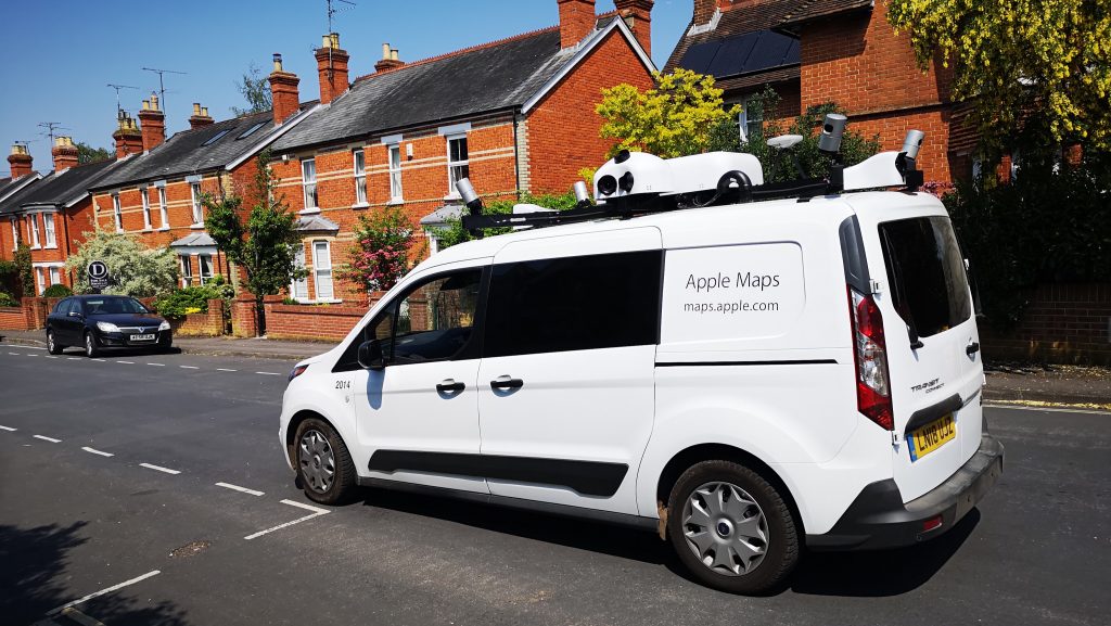 2018年6月在英国看到的苹果地图面包车