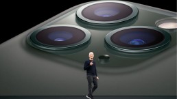 蒂姆·库克在2019年9月10日的苹果发布会上的舞台上。