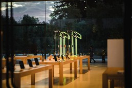 苹果专卖店的iPhone 11