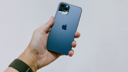 iPhone 12在美国运营商商店的一周销售