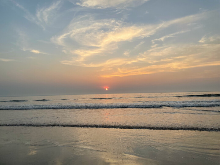 Ritesh Bendre的Guhaghar Beach日落，iPhone 12
